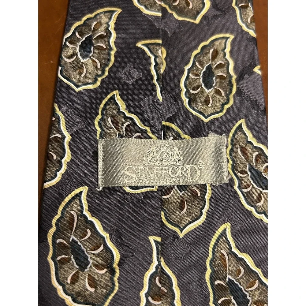 Stafford Black Men's 100%‎ Silk Tie Gold Paisley Necktie
